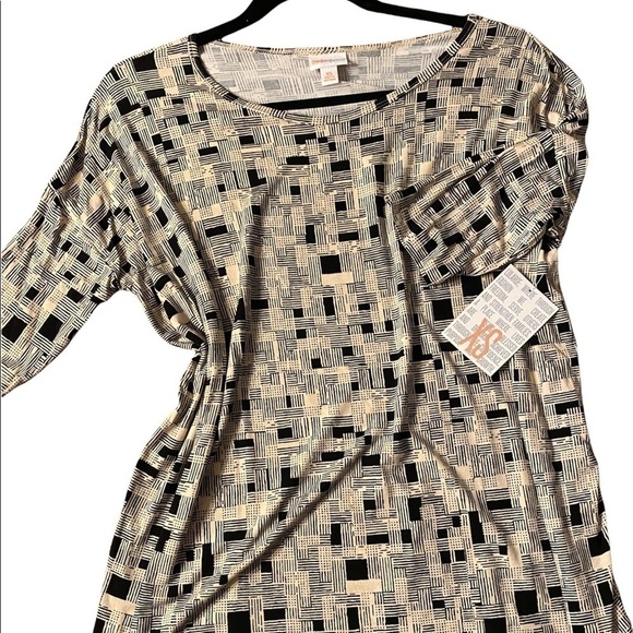 NWT LuLaRoe Irma top a loose, knit "high-low" tunic w/
fitted mid-length sleeve - Picture 1 of 4